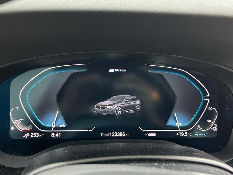 BMW 530e Touring M-Sport T-LEDER SPORTSITZE KLIMAAUT LED RADIO 7