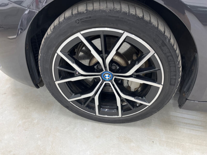 BMW 530e Touring M-Sport T-LEDER SPORTSITZE KLIMAAUT LED RADIO 12