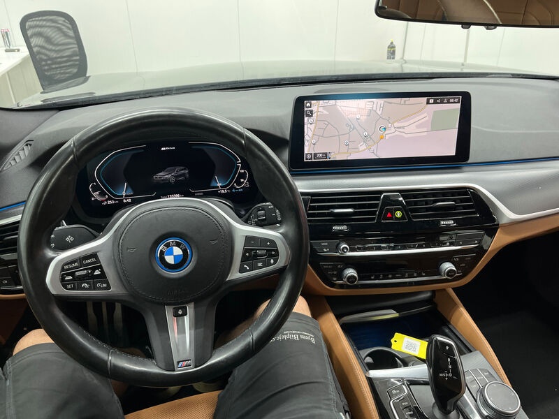BMW 530e Touring M-Sport T-LEDER SPORTSITZE KLIMAAUT LED RADIO 5