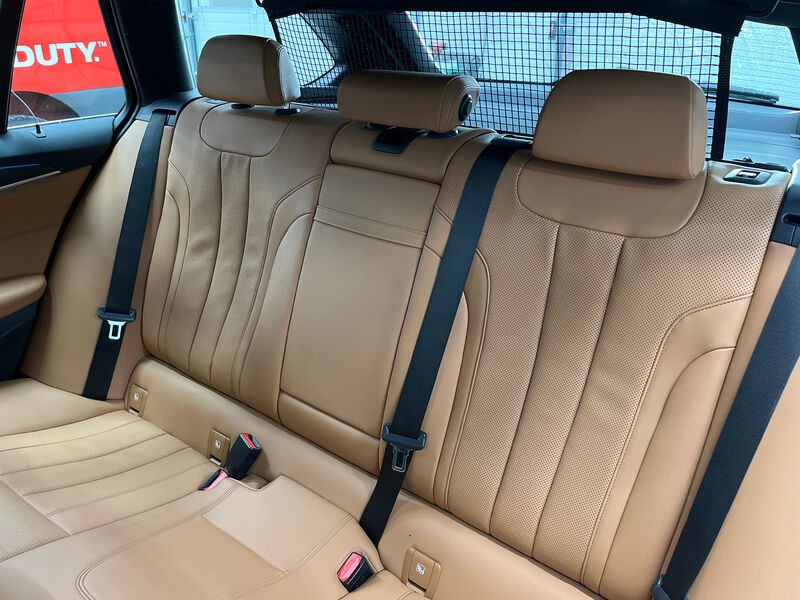 BMW 530e Touring M-Sport T-LEDER SPORTSITZE KLIMAAUT LED RADIO 10