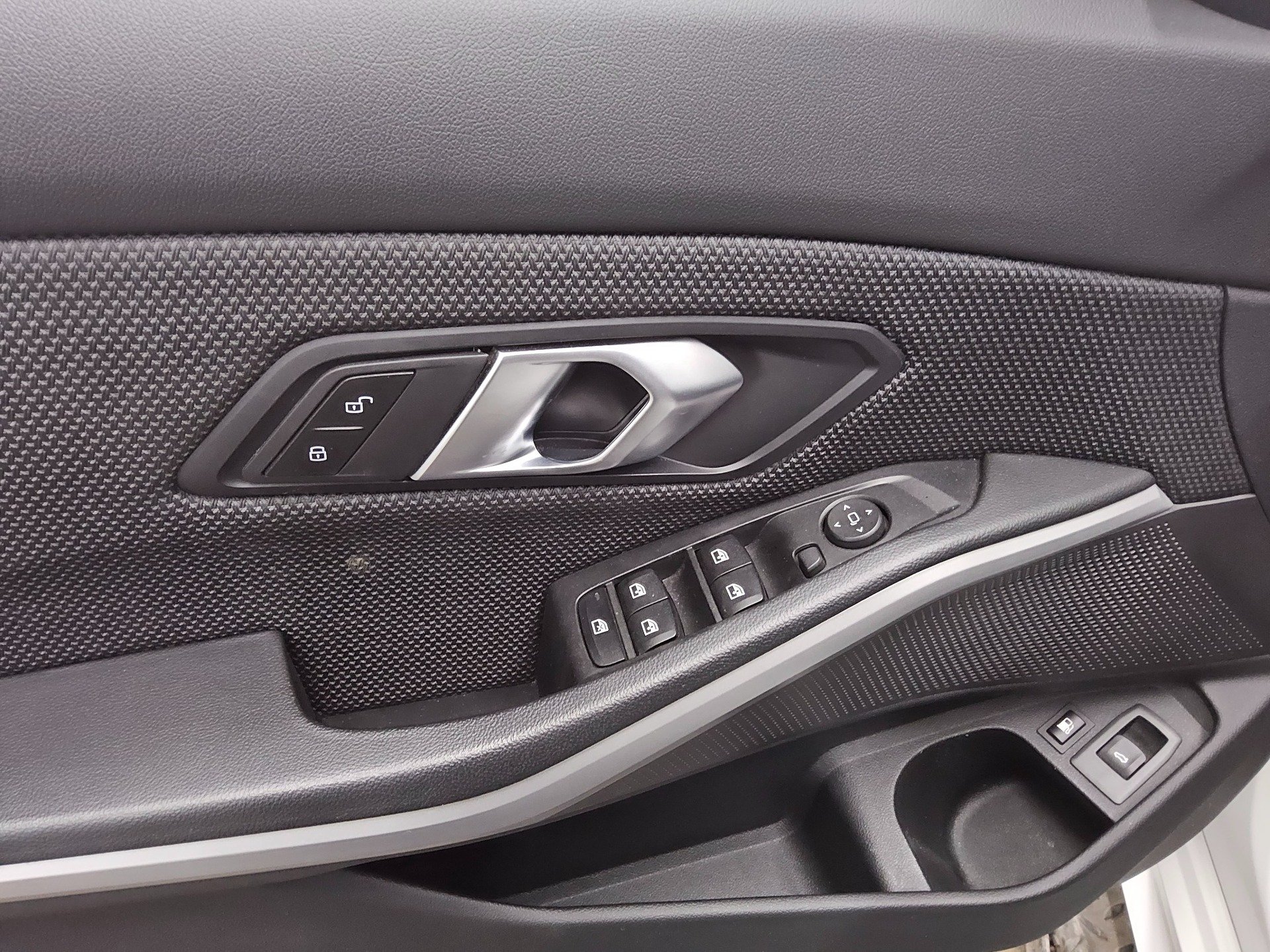 BMW 320e Touring Advantage Navi LED LC Pro Pano 10