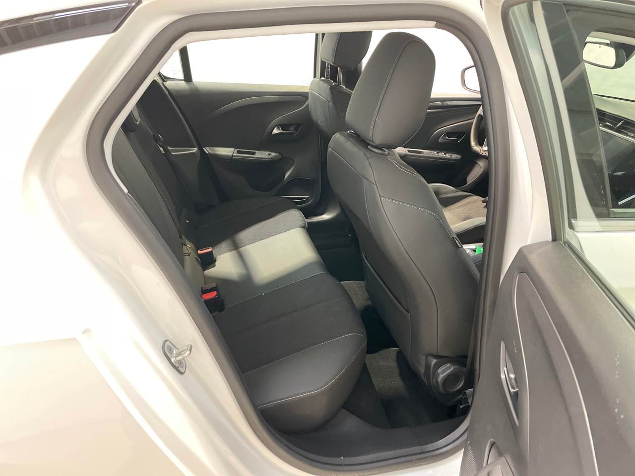 Opel Corsa-e Elegance T-LEDER NAVI KLIMAAUT LED SHZ 8