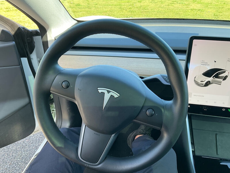Tesla Model 3 Leder Navi LED Pano 9