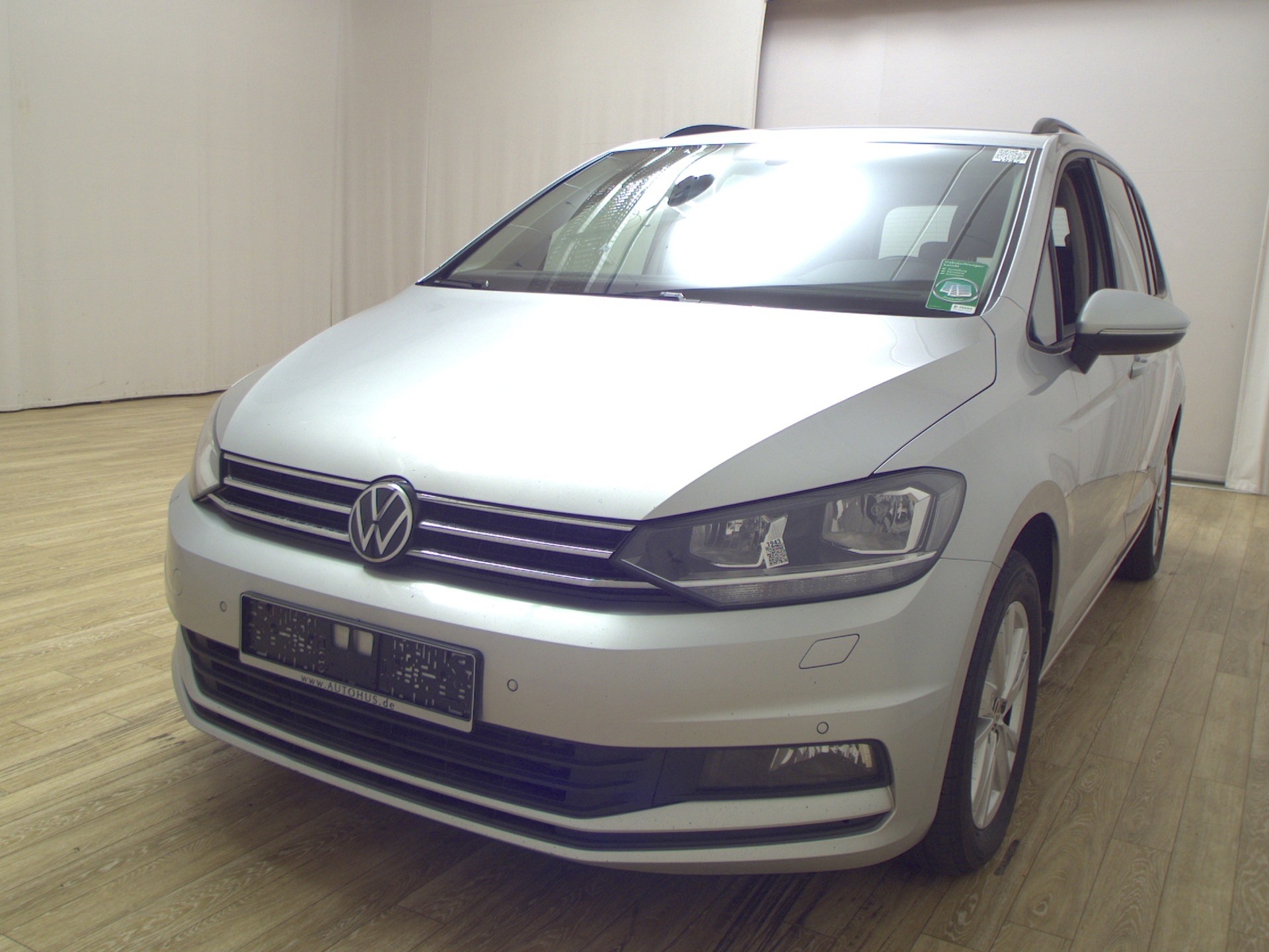 Volkswagen Touran 2.0 TDI Comf. Navi PDC ACC Massage 2