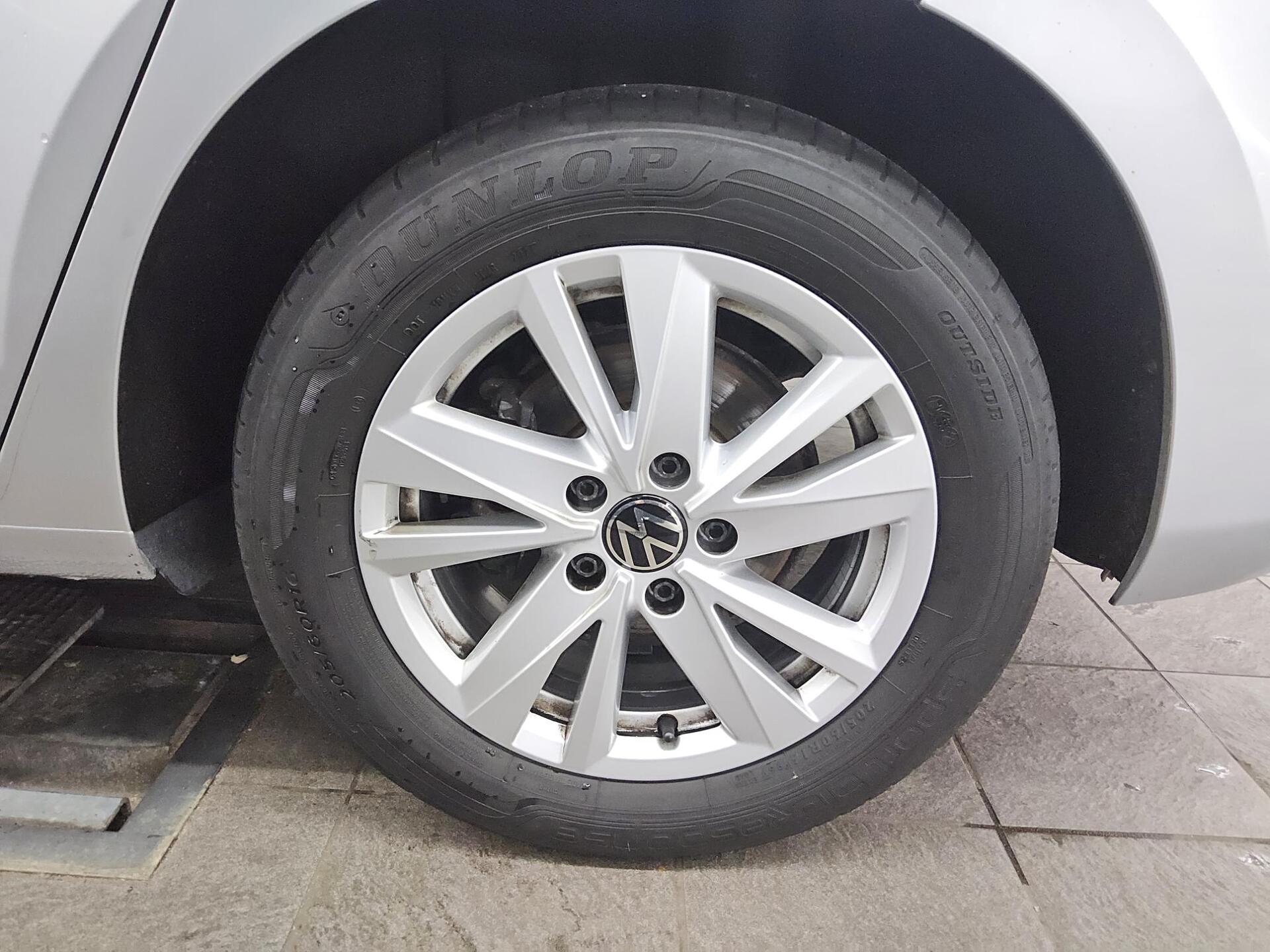 Volkswagen Touran 2.0 TDI Comf. Navi PDC ACC Massage 10