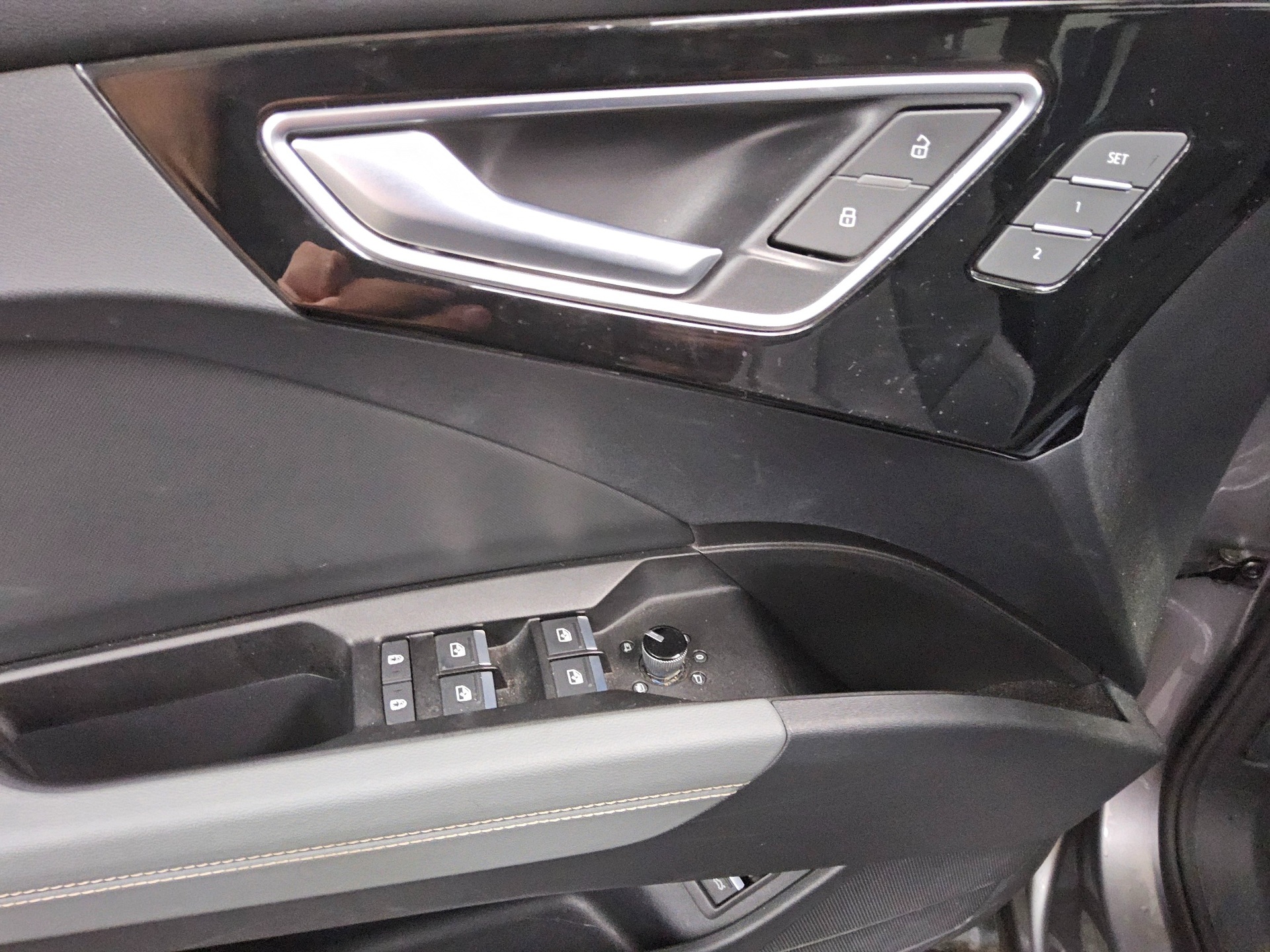 Audi Q4 e-tron 40 Leder Navi LED vc+ Pano HuD RfK ACC 10