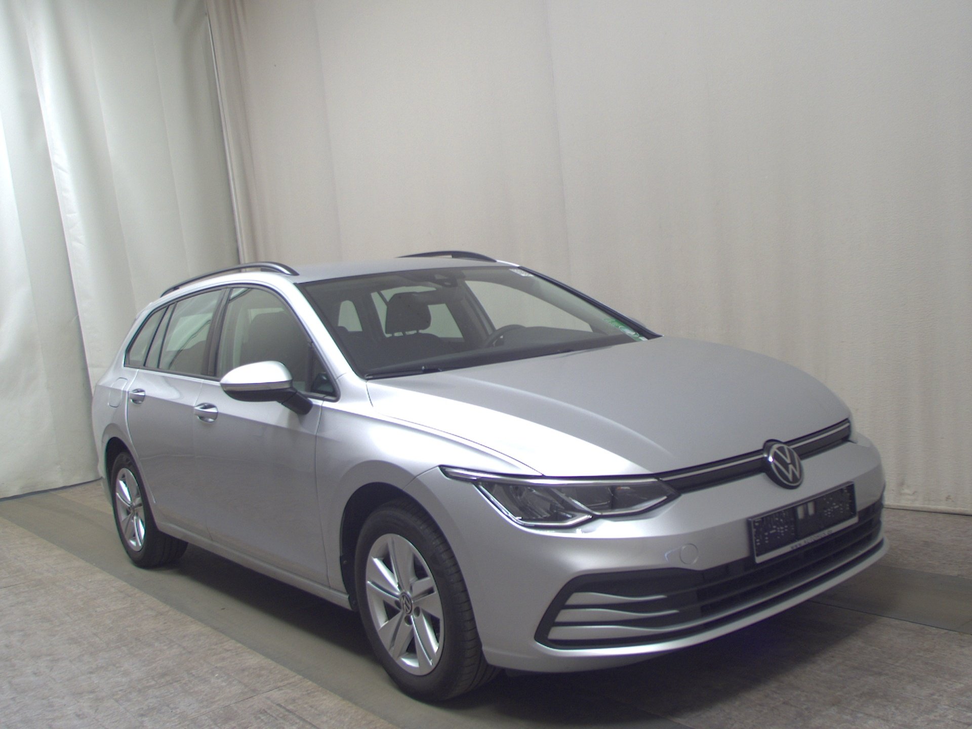 Volkswagen Golf-8 Var. 2.0 TDI LED AID 3