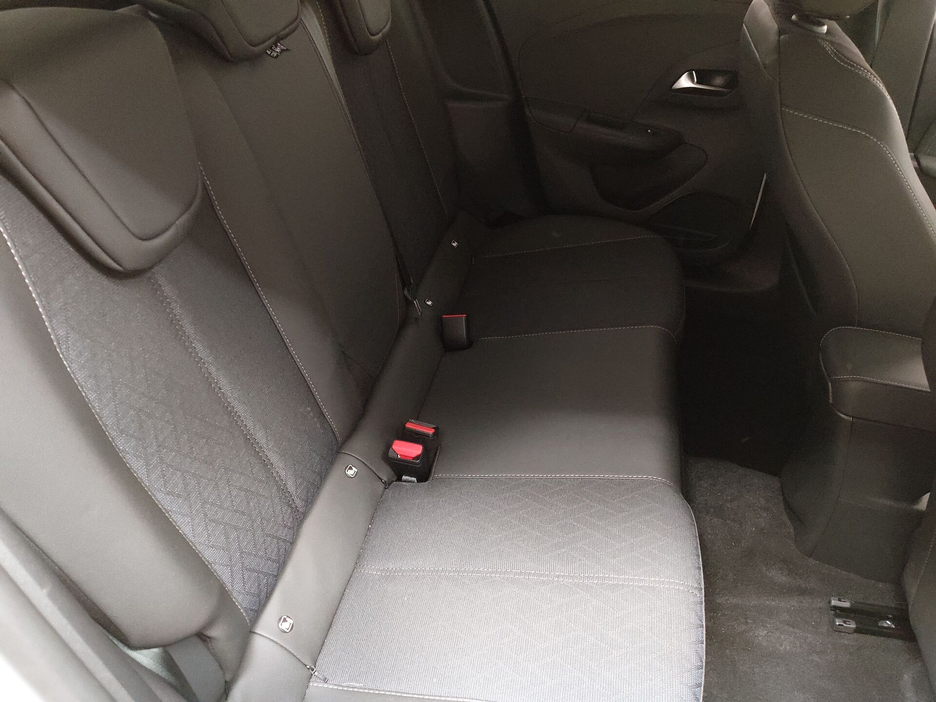 Opel Corsa-e Elegance KLIMAAUT LED SHZ RFK 180° 13