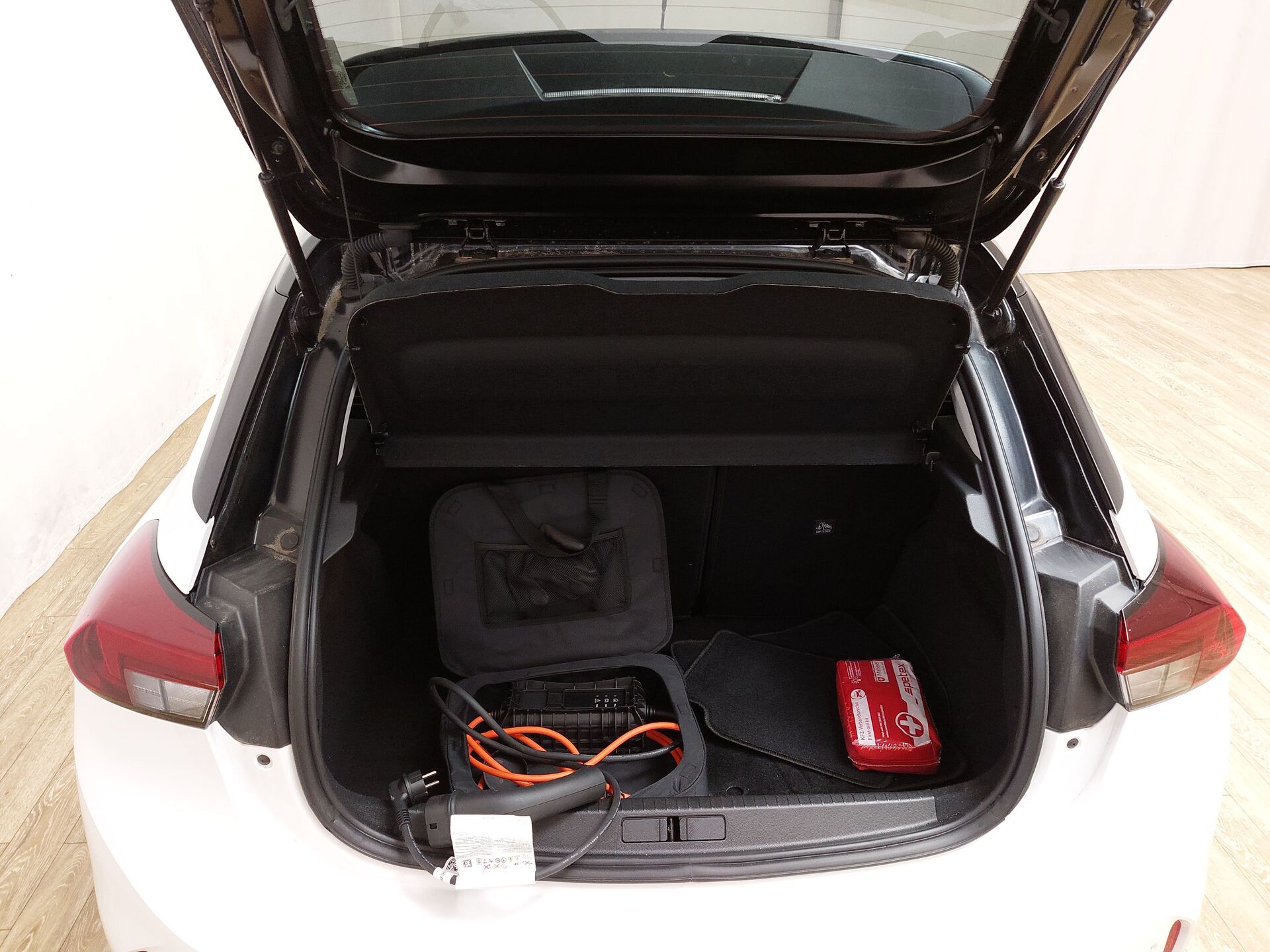 Opel Corsa-e Elegance KLIMAAUT LED SHZ RFK 180° 15