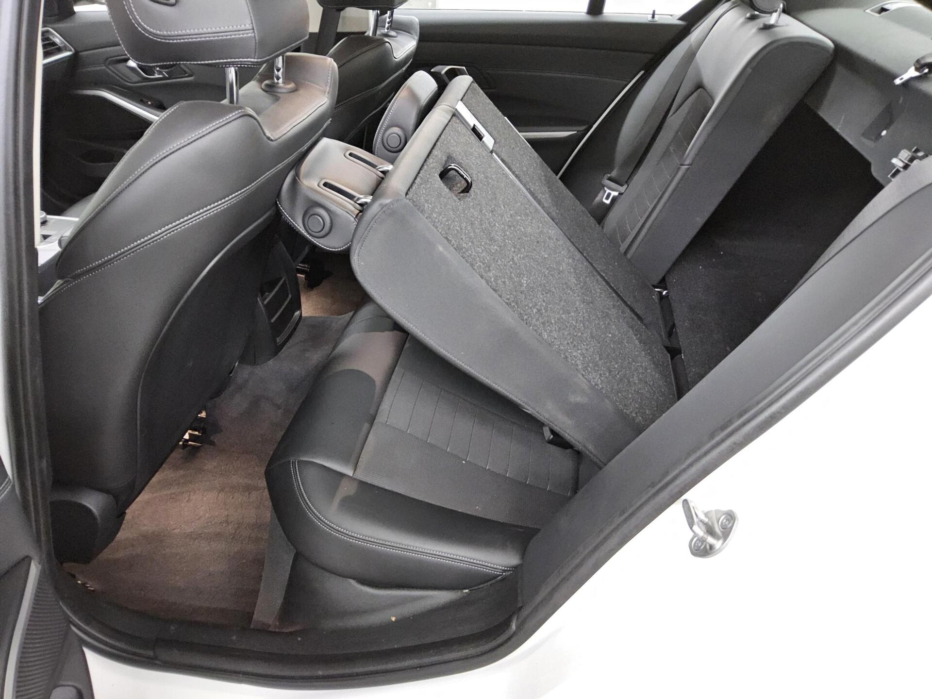 BMW 320dA Navi LED Shz LCPro. HiFi Leder 13