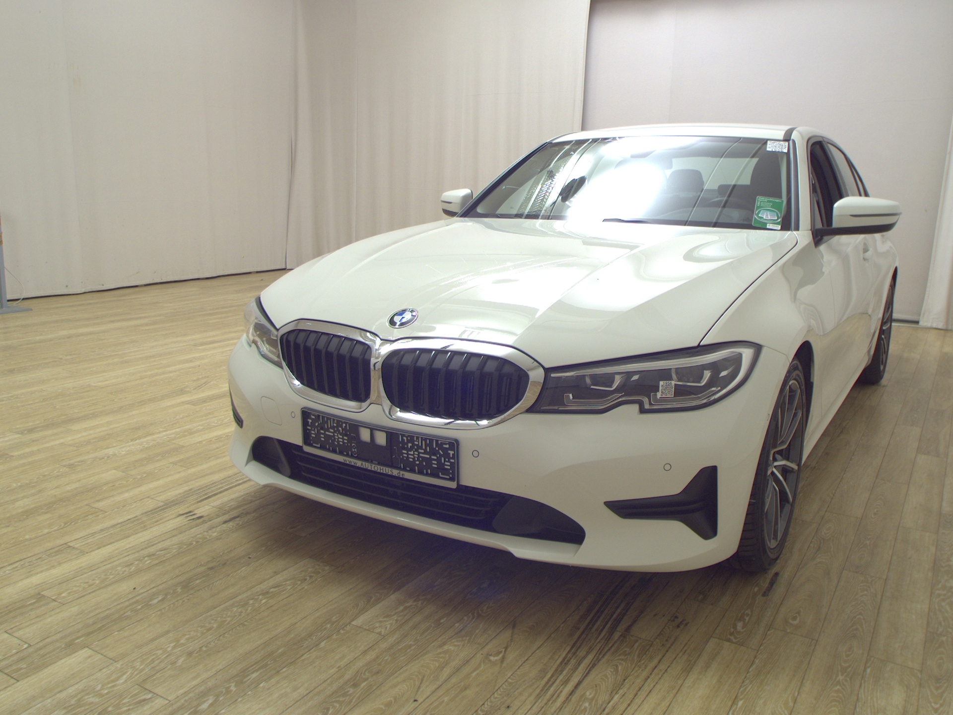 BMW 320dA Navi LED Shz LCPro. HiFi Leder 2
