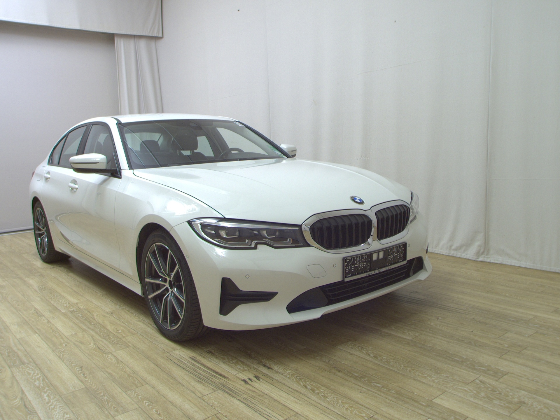 BMW 320dA Navi LED Shz LCPro. HiFi Leder 3