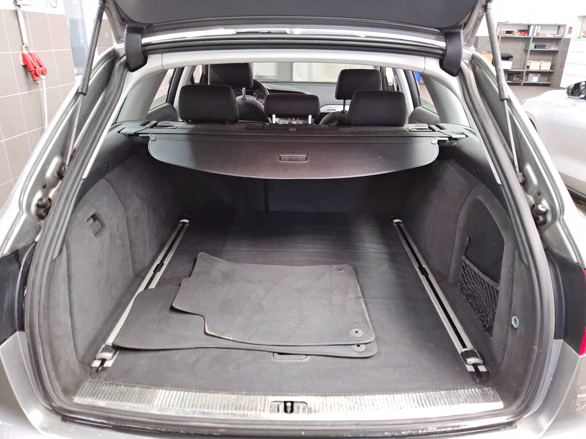 Audi A6 Avant 3.2 Quattro Navi GSD PDC 12