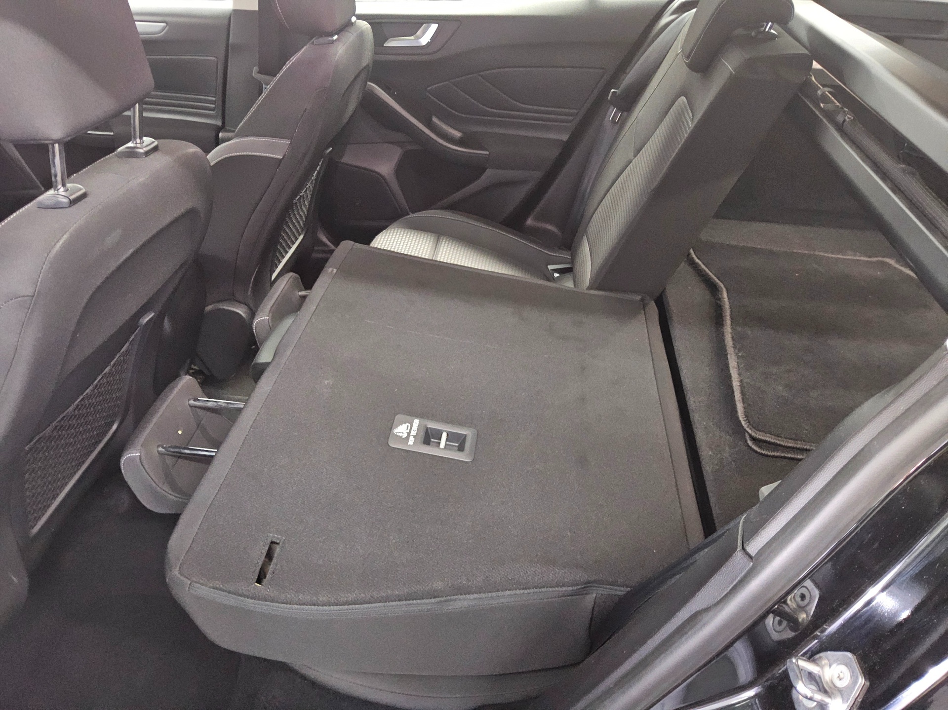 Ford Focus Turnier 1.5 EB Cool&Connect Navi LED 12