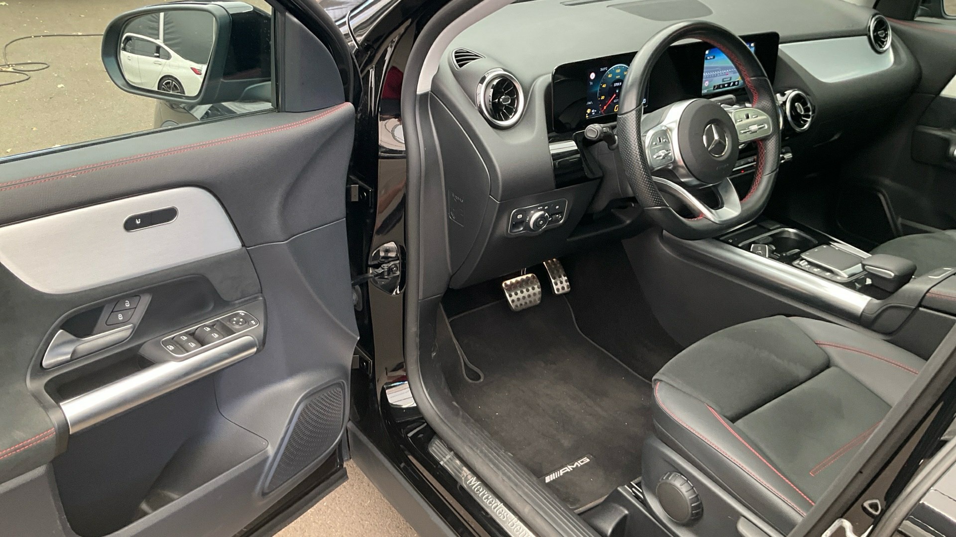 Mercedes-Benz GLA 200 d AMG-Line NAVI KLIMAAUT SHZ PDC LED 6