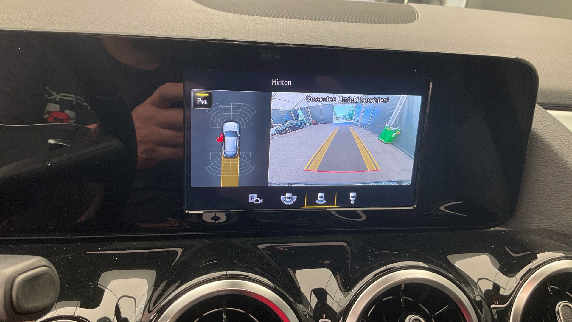 Mercedes-Benz GLA 200 d AMG-Line NAVI KLIMAAUT SHZ PDC LED 11