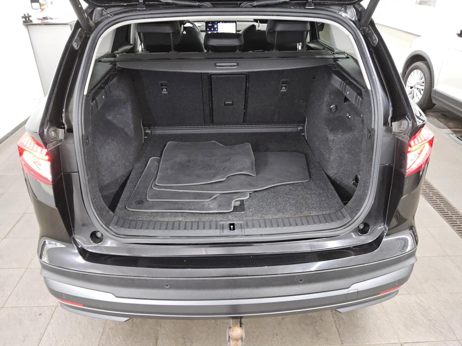 Skoda Enyaq iV 80 Loft T-Leder Navi LED 360° ACC 4xShz 12