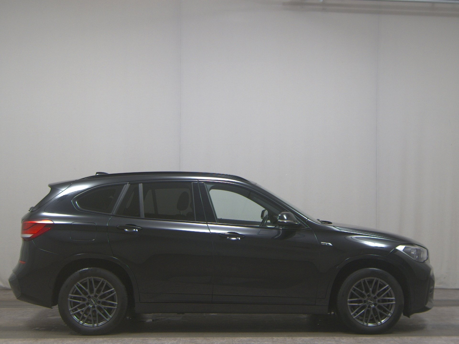 BMW X1 xDrive25e M-Sport Navi LED AHK Shz PDC