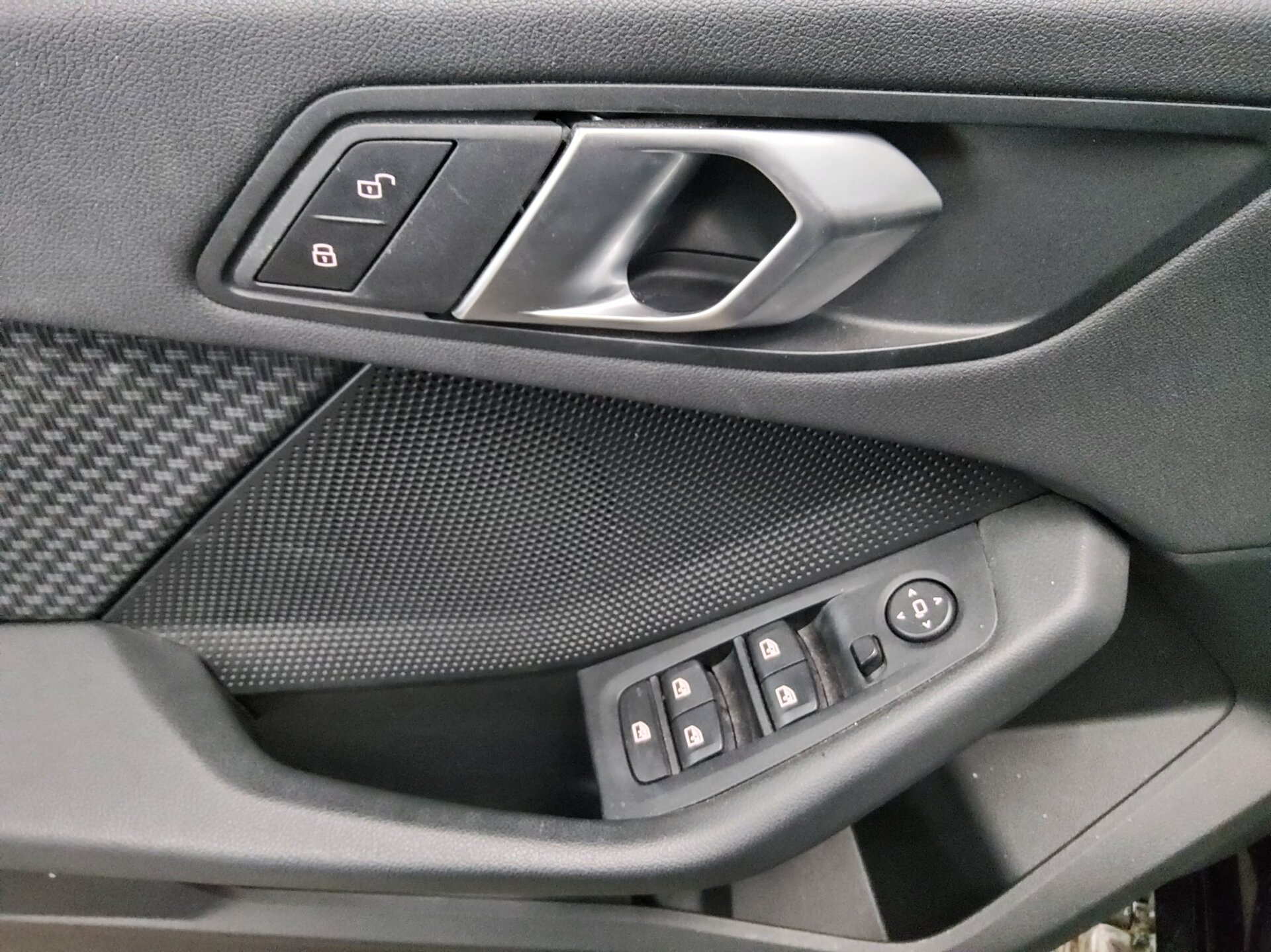 BMW 118iA Advantage Navi LED LC-Pro PDC SHZ 10