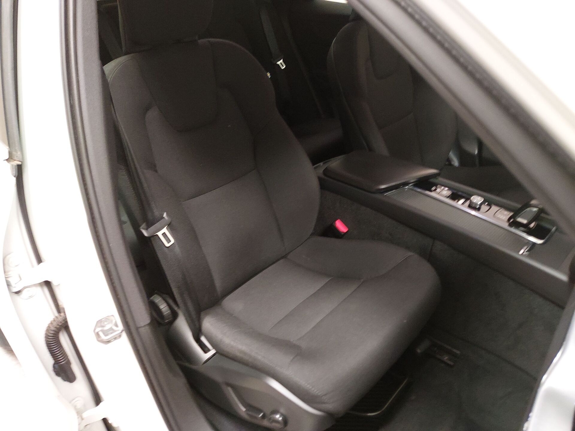 Volvo XC60 B4 Momentum Pro Navi LED H-K RFK AHK 11