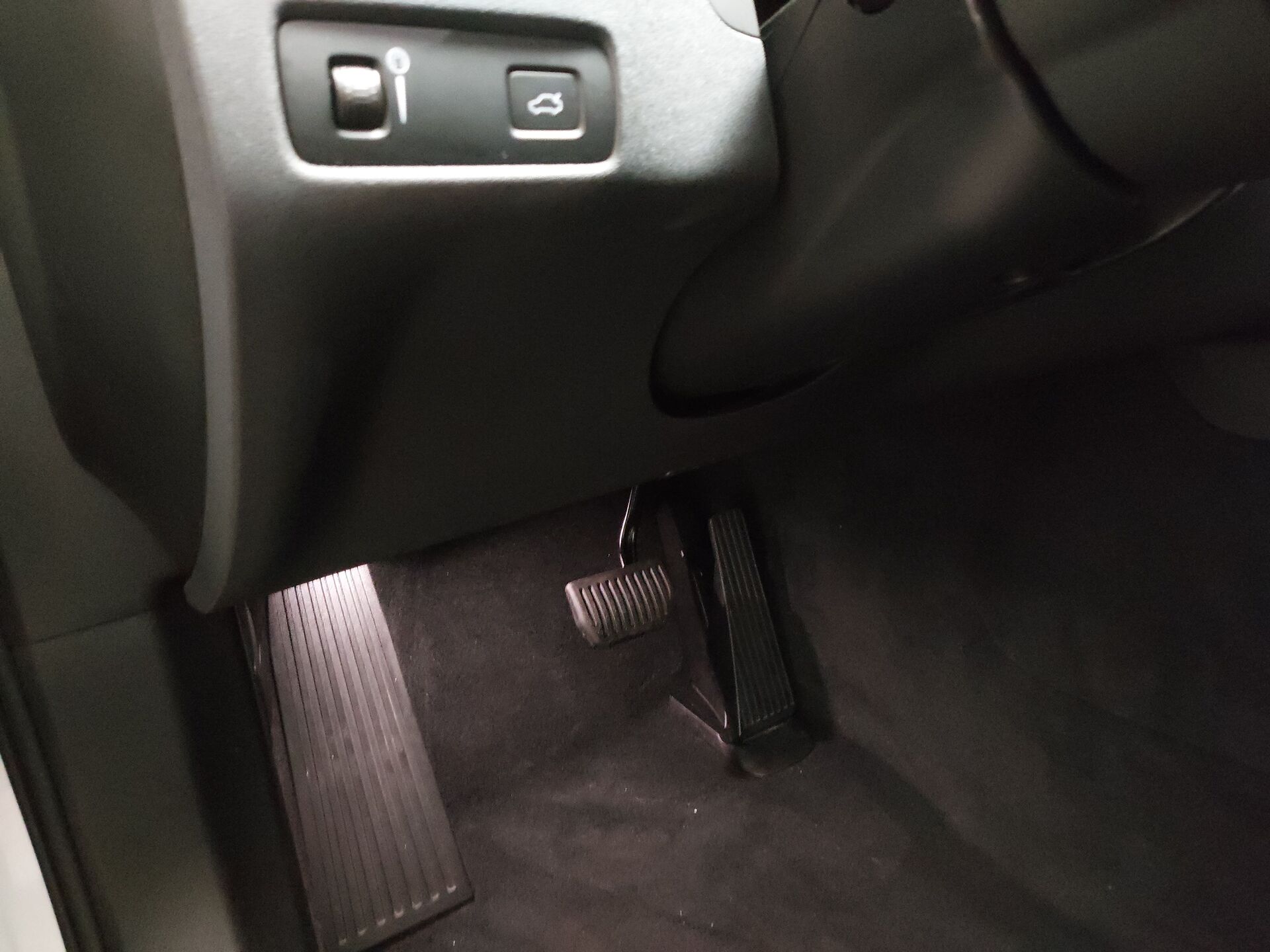 Volvo XC60 B4 Momentum Pro Navi LED H-K RFK AHK 9