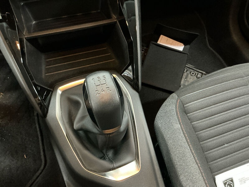 Peugeot 208 1.2 PureTech Active LED PDC Shz 7