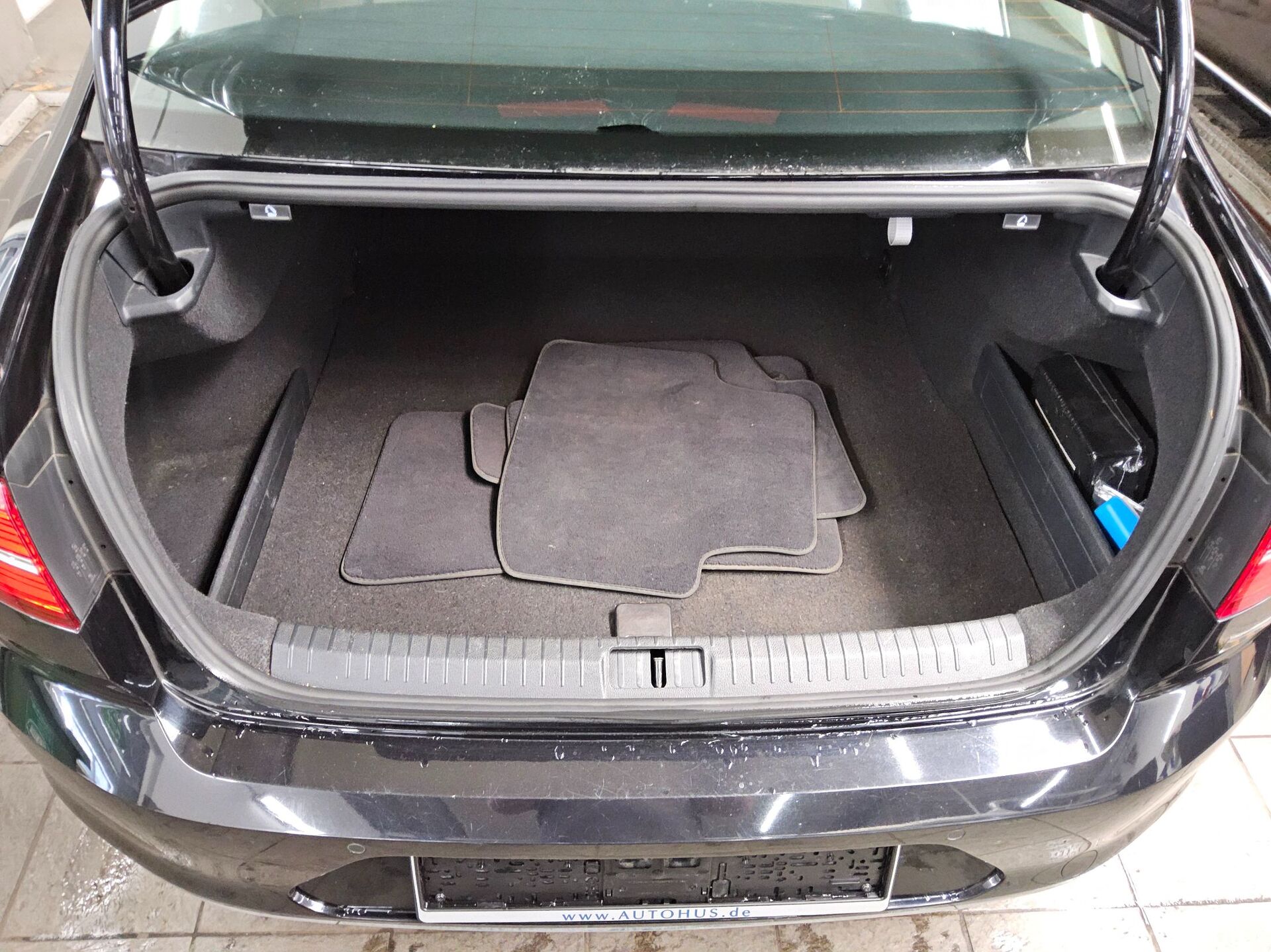 Volkswagen Passat 2.0 TDI Highline Navi LED AID ACC PDC Shz 12