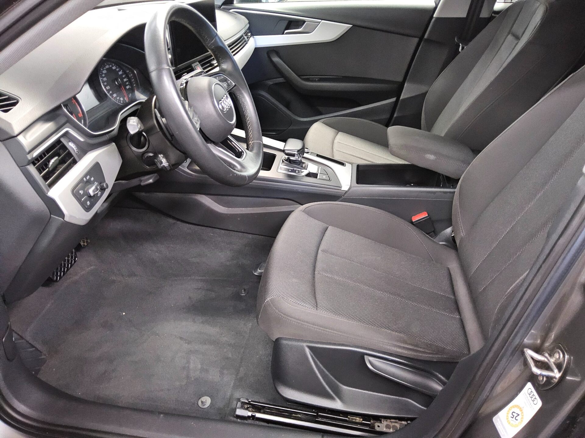 Audi A4 Avant 40 TFSI advanced Navi LED PDC 8