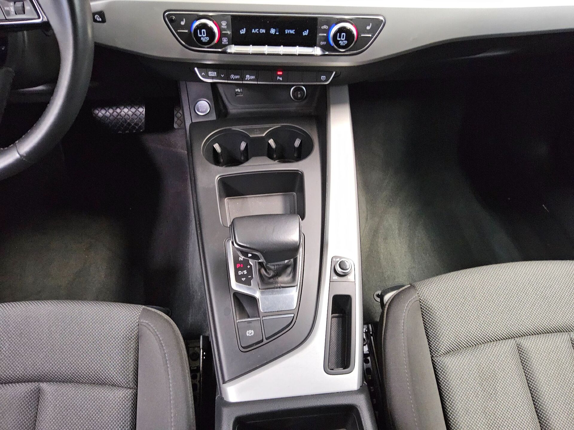 Audi A4 Avant 40 TFSI advanced Navi LED PDC 6