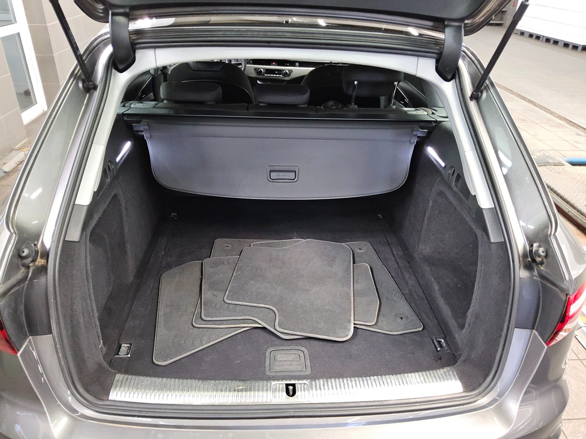 Audi A4 Avant 40 TFSI advanced Navi LED PDC 11