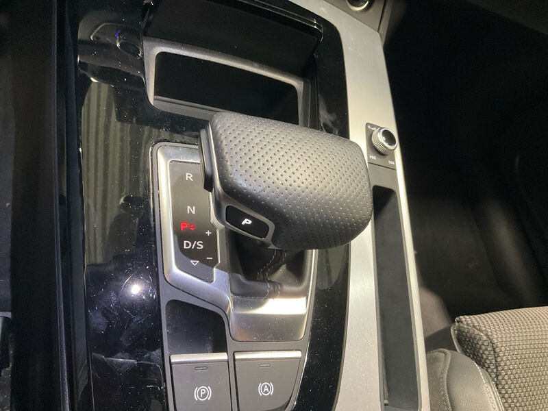 Audi Q5 50 TFSI e Qu. S-Line NAVI SPORTSITZE KLIMAAUT LED RADIO 10
