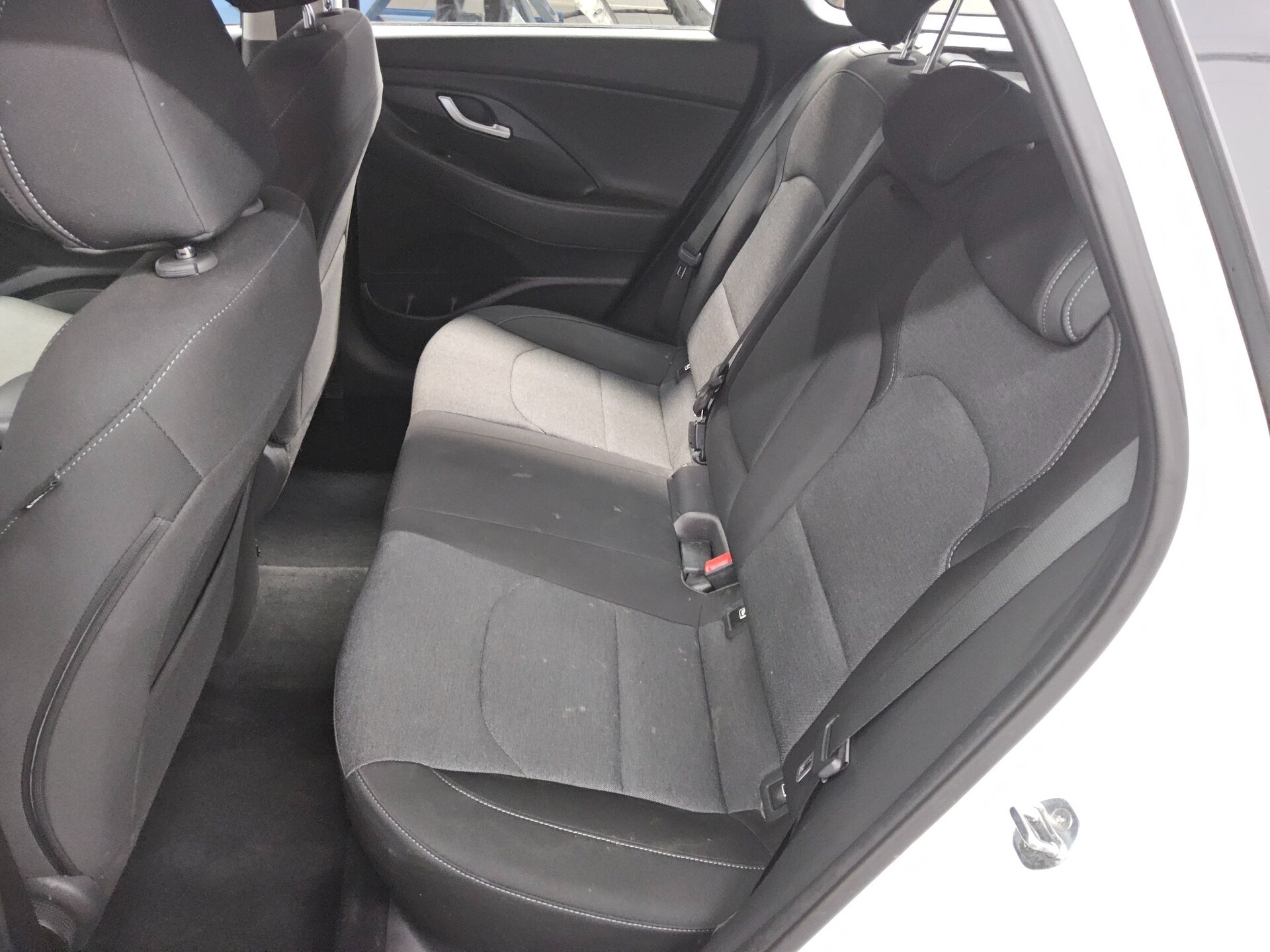 Hyundai i30 1.6 CRDI Trend Navi LED RfK PDC BT Tempomat 12