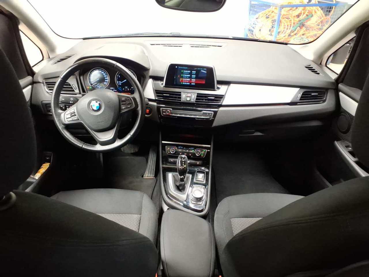 BMW 218dA Advantage Navi LED AHK PDC SHZ 5