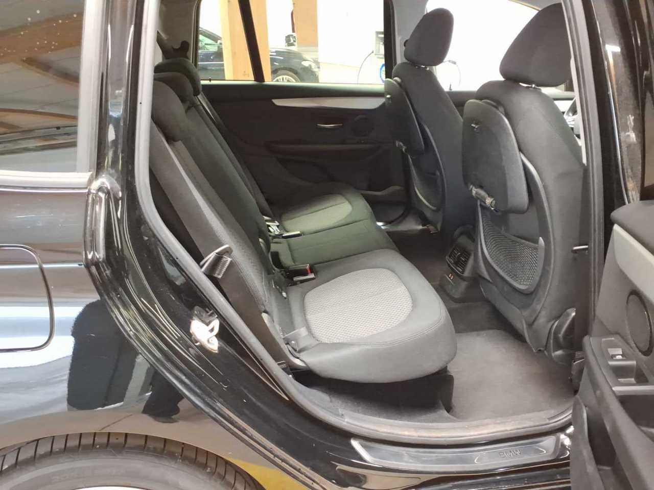 BMW 218dA Advantage Navi LED AHK PDC SHZ 9