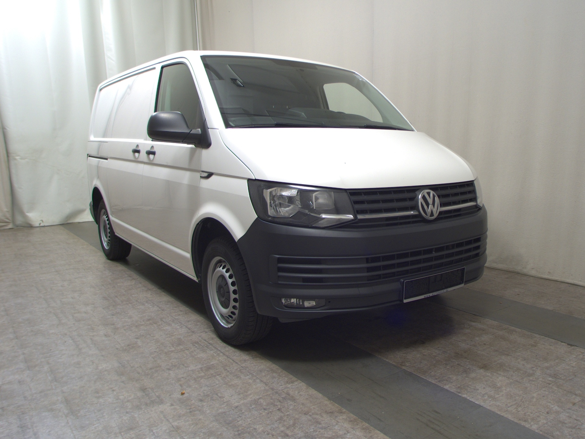 Volkswagen T6 Transporter NAVI KLIMAAUT SHZ PDC AHK 3