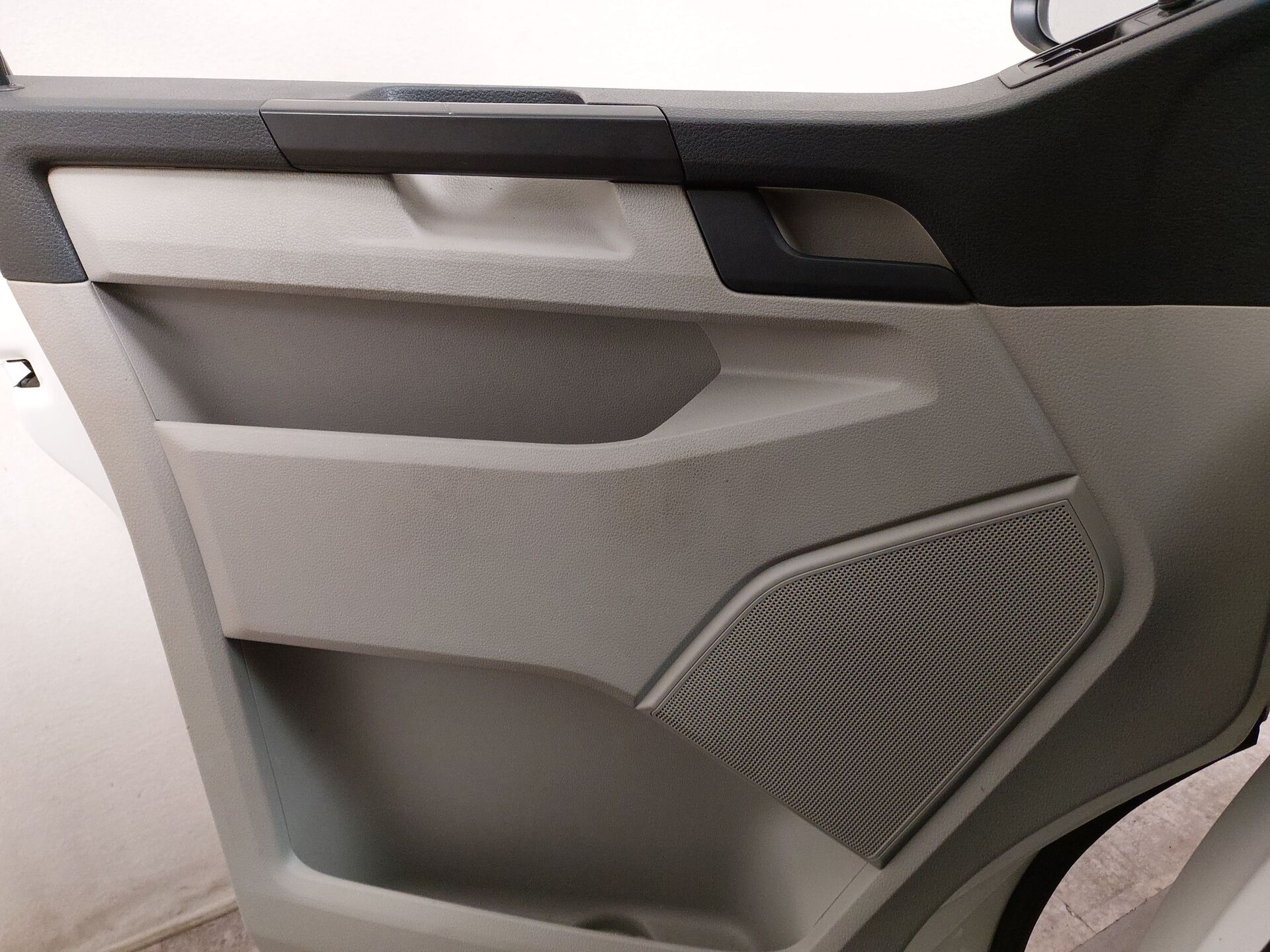 Volkswagen T6 Transporter NAVI KLIMAAUT SHZ PDC AHK 10