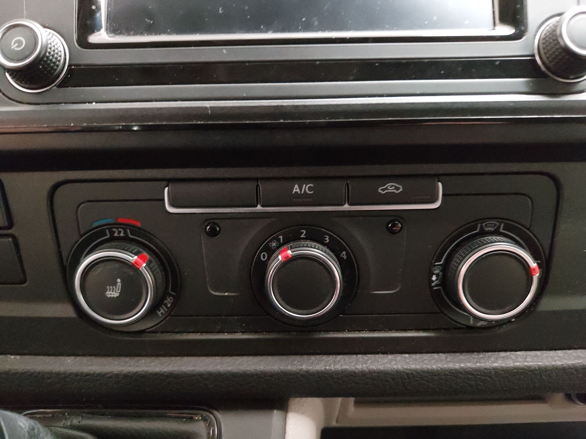 Volkswagen T6 Transporter NAVI KLIMAAUT SHZ PDC AHK 19
