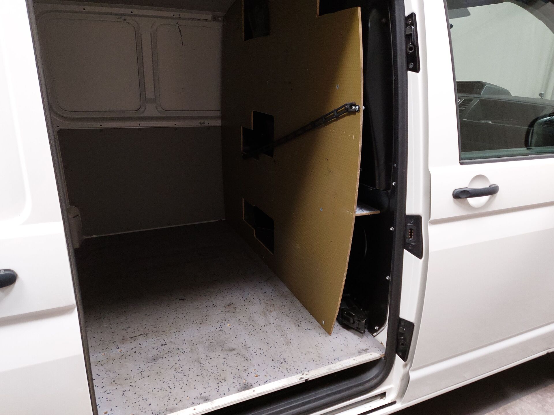 Volkswagen T6 Transporter NAVI KLIMAAUT SHZ PDC AHK 14
