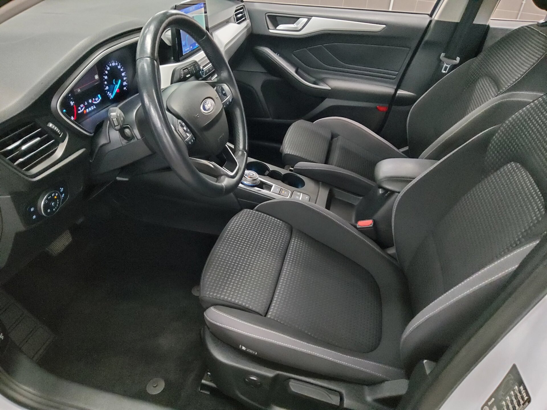 Ford Focus Turnier 1.5 EB Cool&Connect Navi LED RFK ACC SHZ 8