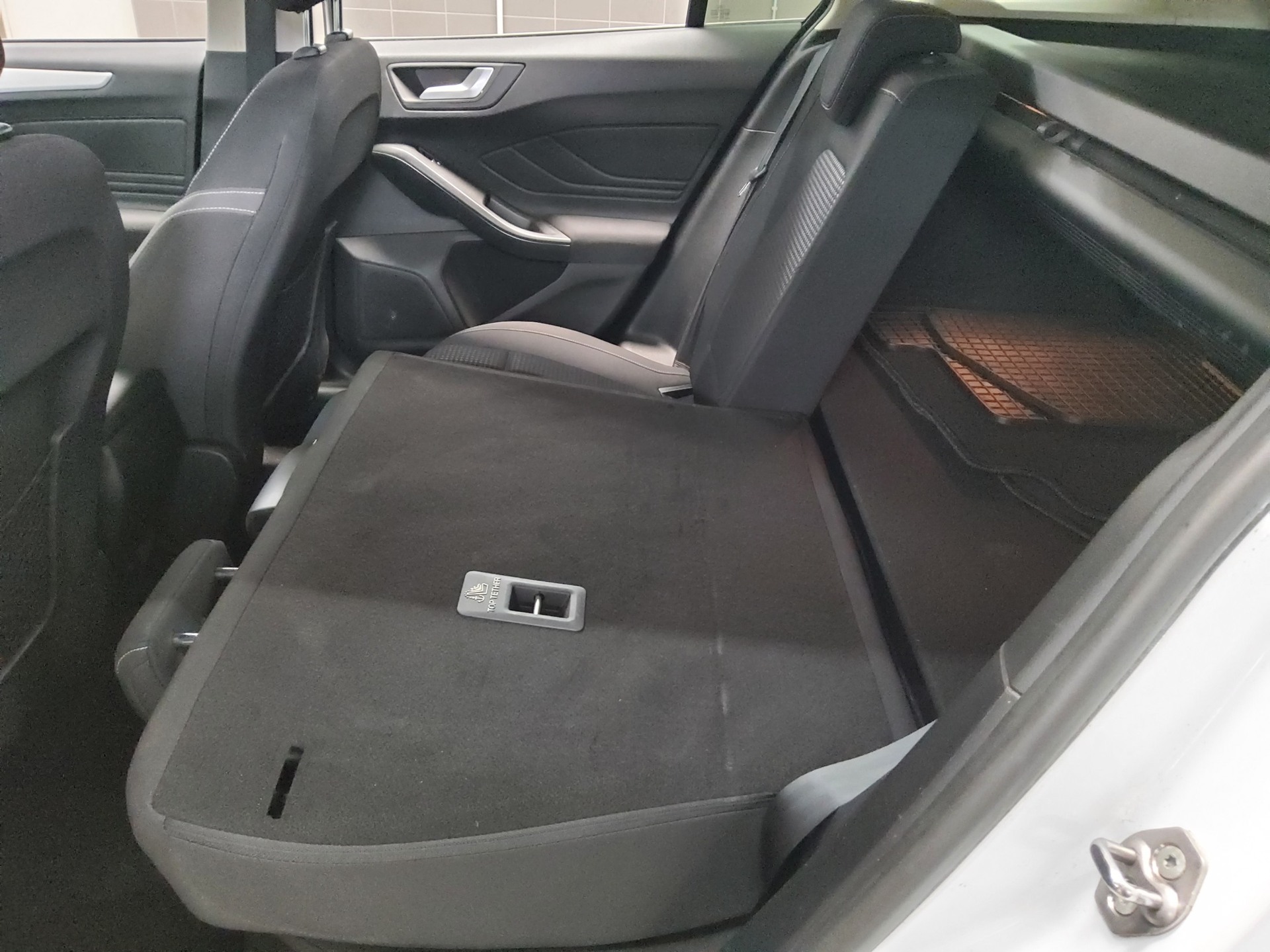 Ford Focus Turnier 1.5 EB Cool&Connect Navi LED RFK ACC SHZ 12