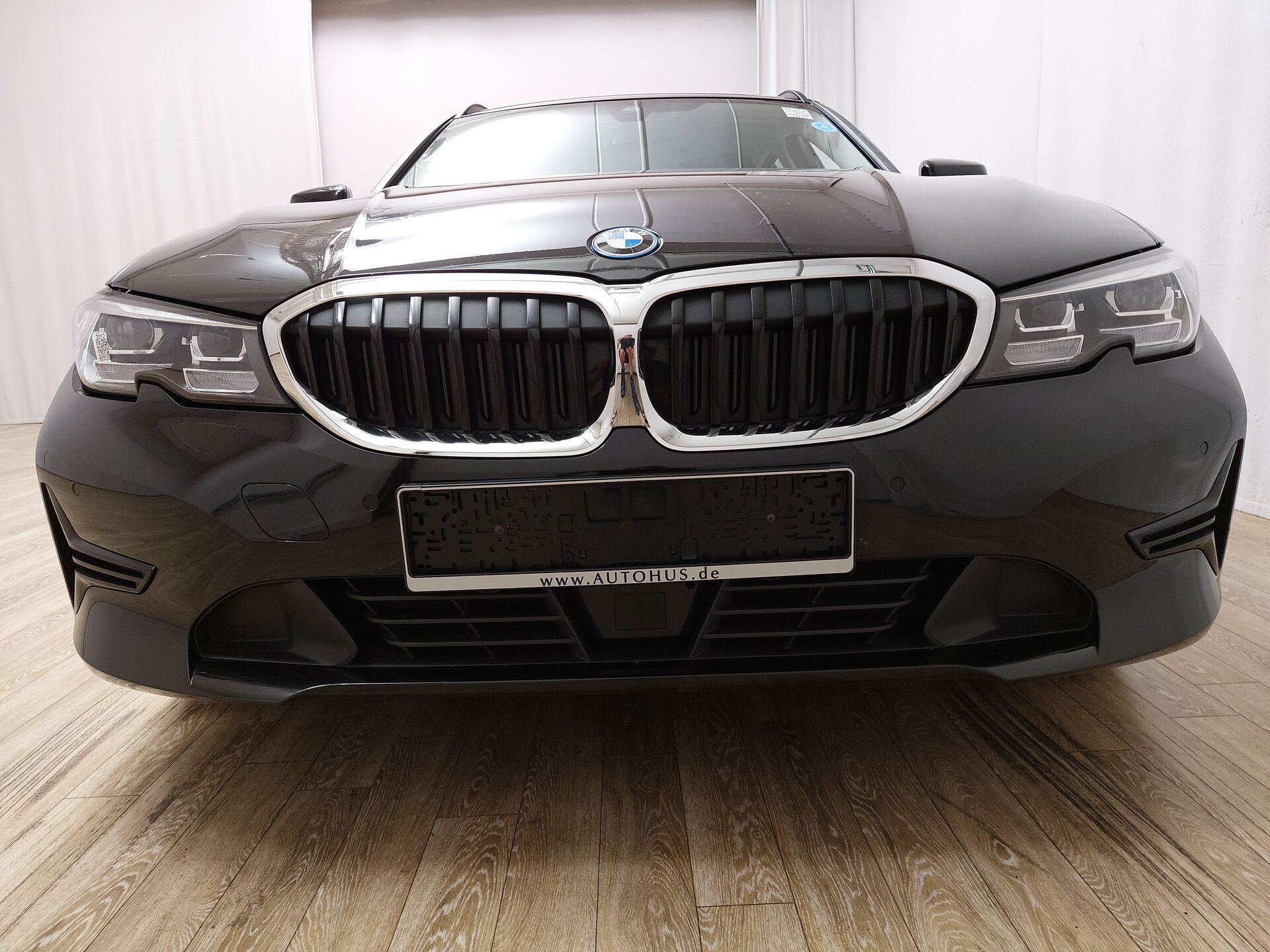 BMW 320 Touring Navi LED LC-Pro ACC PDC 5