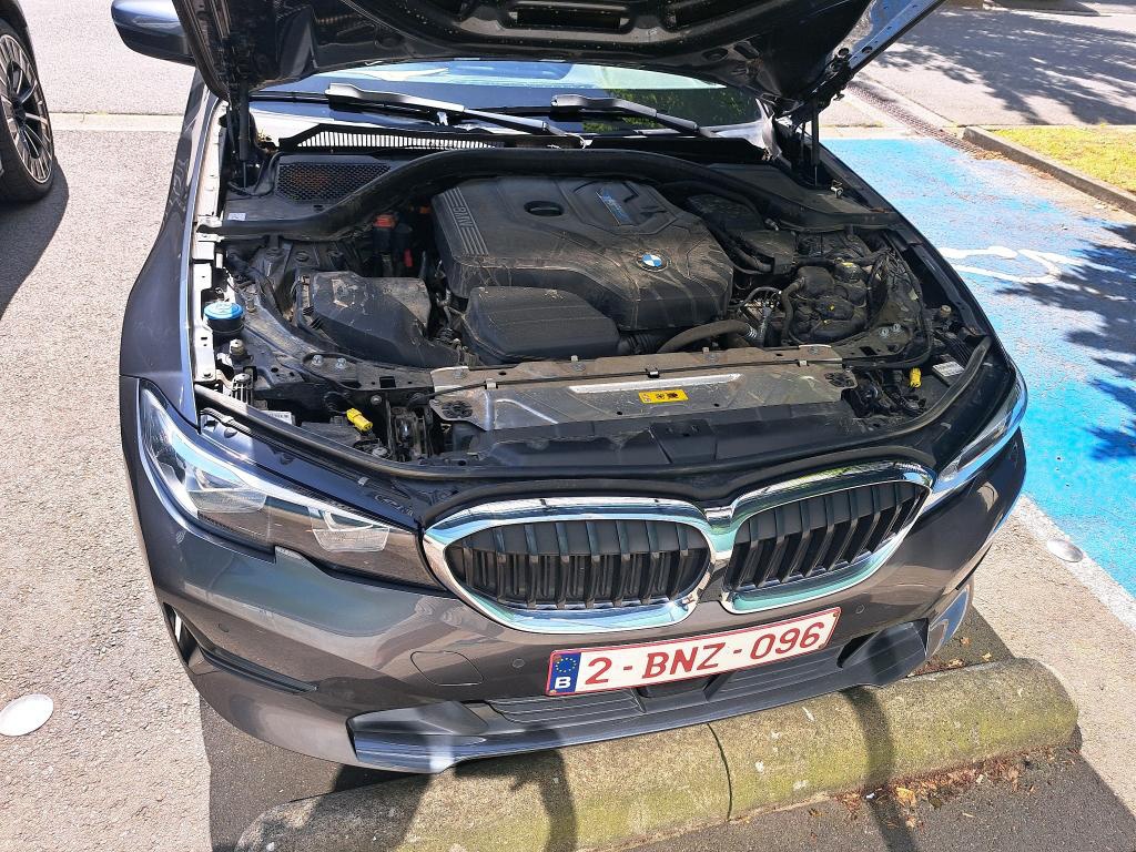 BMW 330e LEDER LED Navi LC Prof. 10