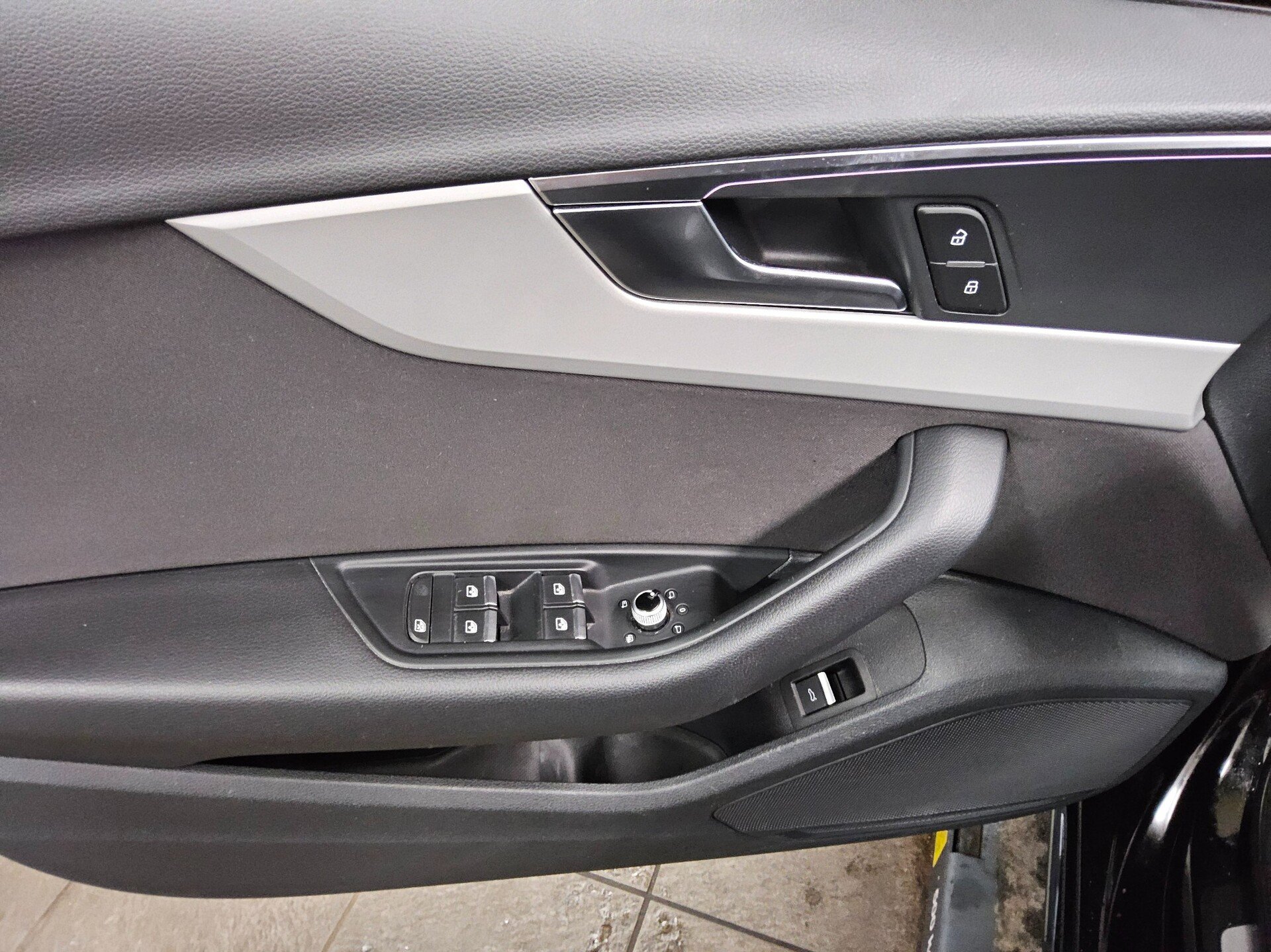 Audi A4 Avant 35 TDI advanced Navi+ LED RFK Ambiente 9