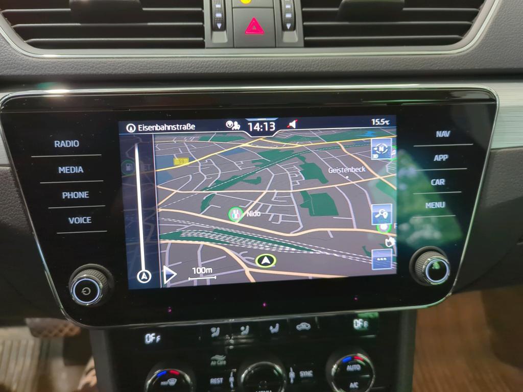 Skoda Superb Kombi 2.0 TDI Ambition NAVI LED PDC AHK 8