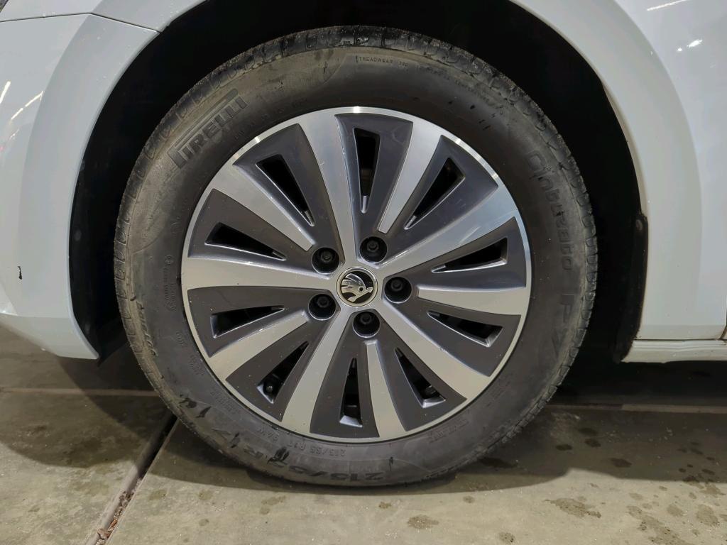 Skoda Superb Kombi 2.0 TDI Ambition NAVI LED PDC AHK 12