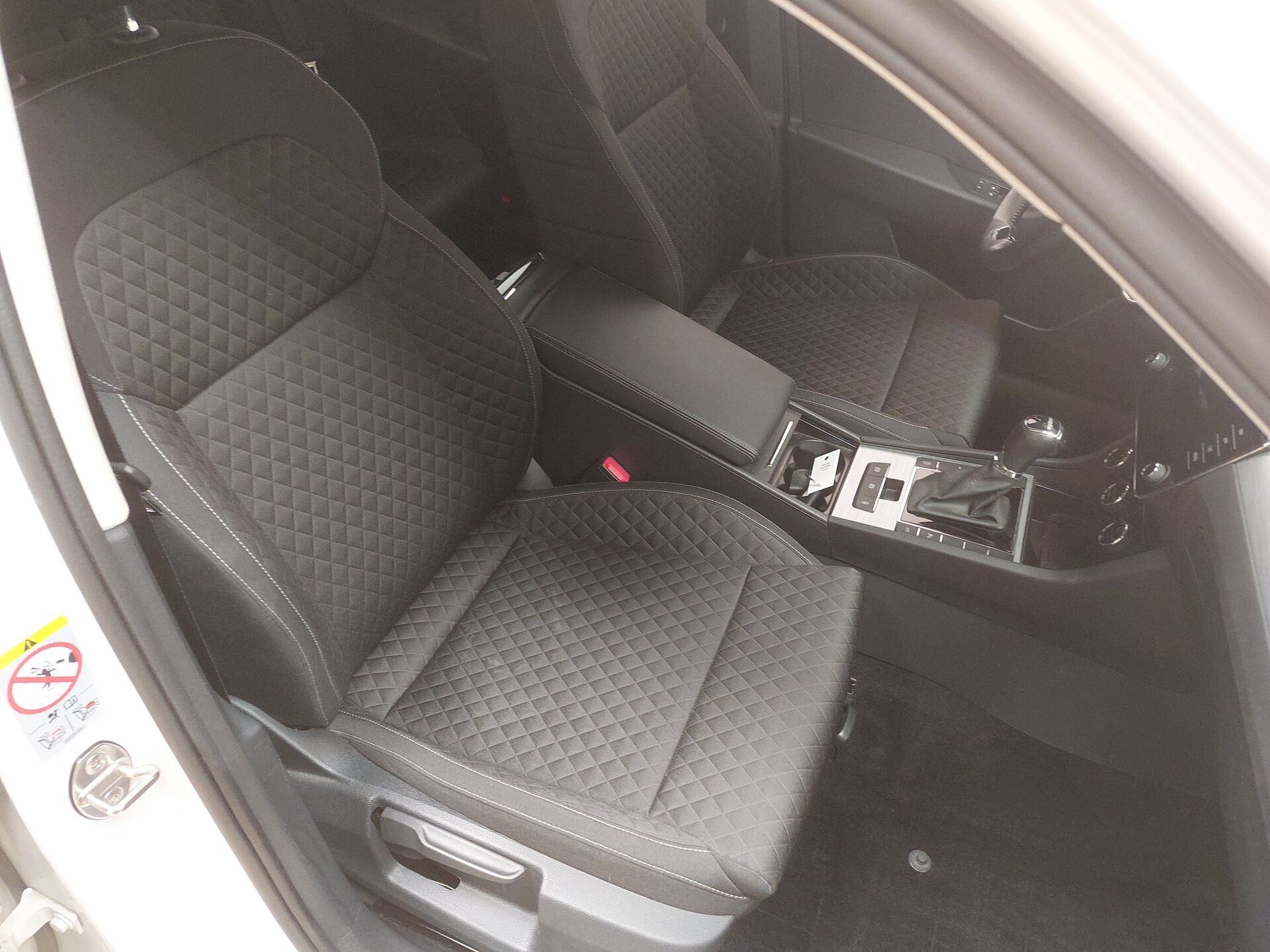Skoda 2.0 TDI 2.0 TDI Ambition NAVI LED DC Sound 15