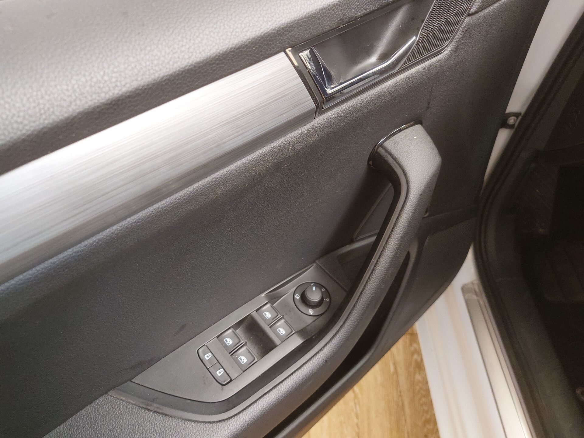 Skoda 2.0 TDI 2.0 TDI Ambition NAVI LED DC Sound 14