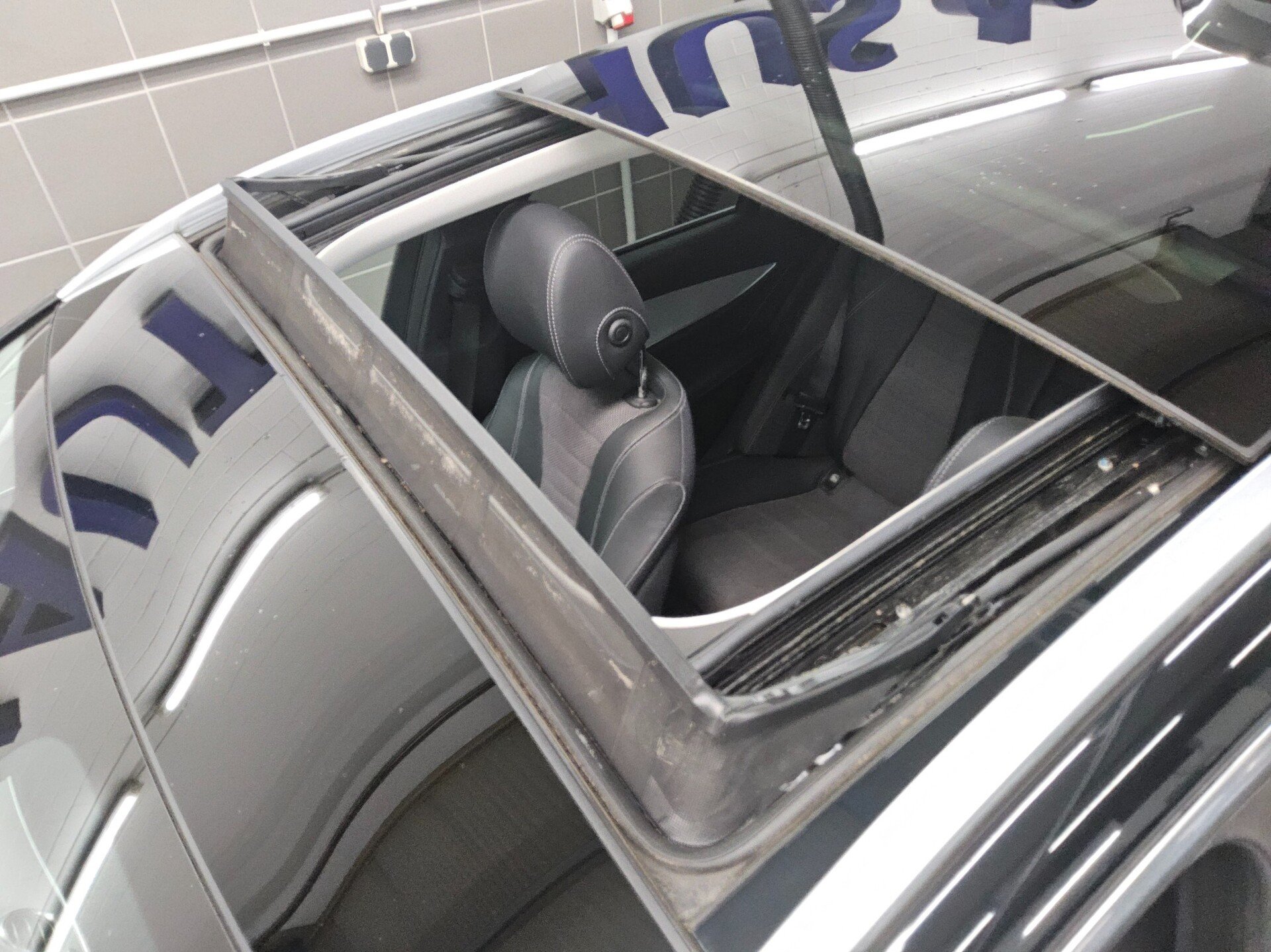 Mercedes-Benz E 300 T de Avantgarde Navi Pano Burmester AHK 13