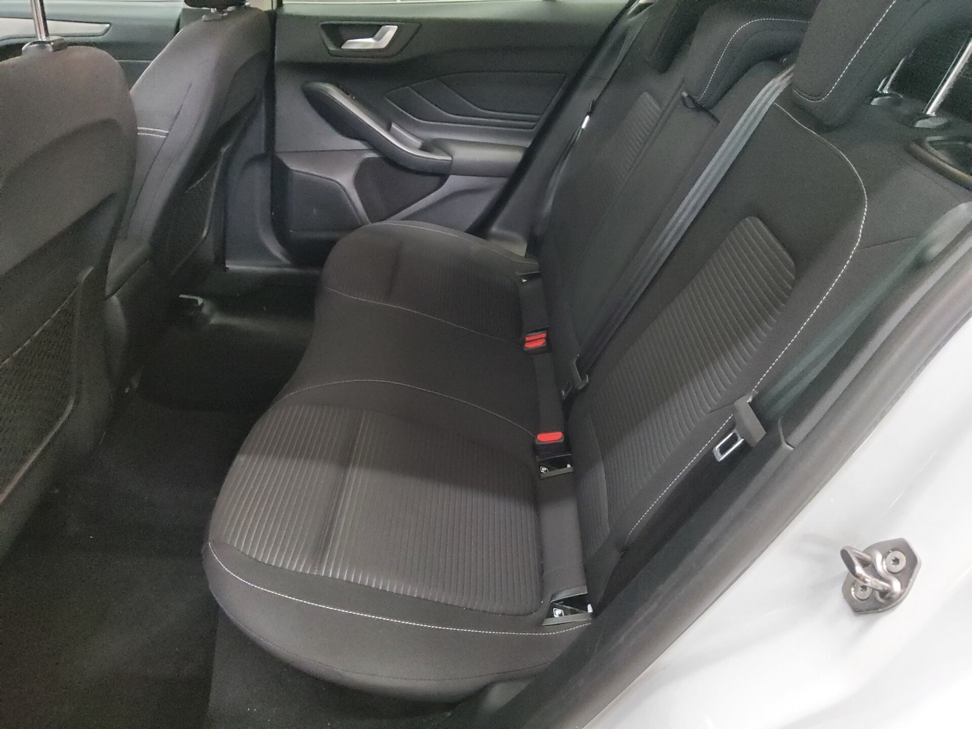 Ford Focus Turnier 2.0 EB Titanium Navi LED RFK SHZ ACC 13