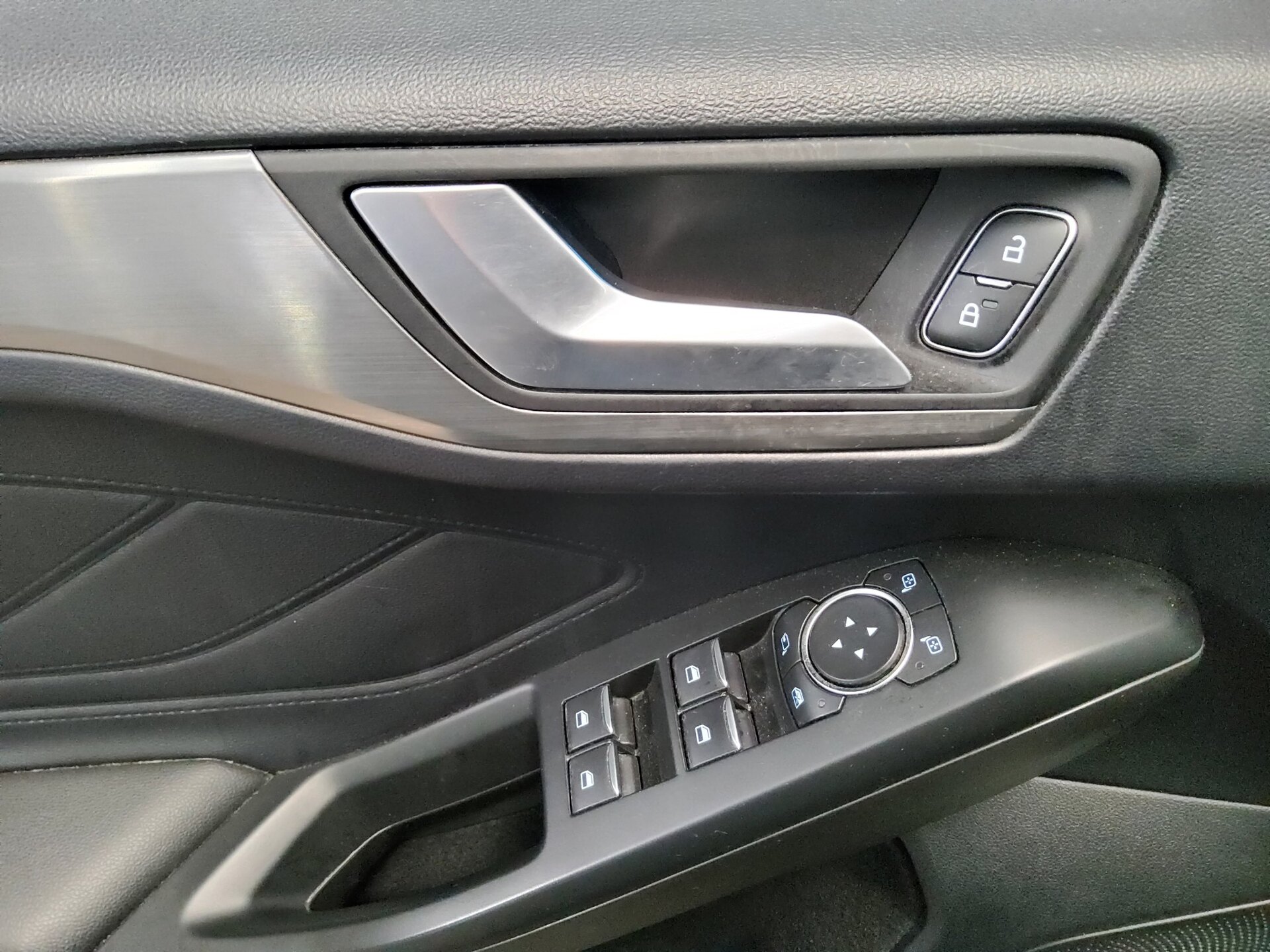 Ford Focus Turnier 2.0 EB Titanium Navi LED RFK SHZ ACC 9